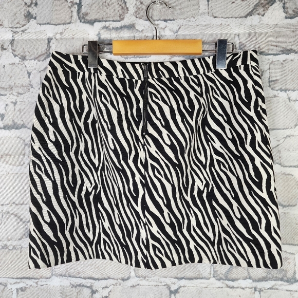 Promod Black White Zebra Print Mini Skirt Exposed Zip Size 42/10 - Picture 4 of 10